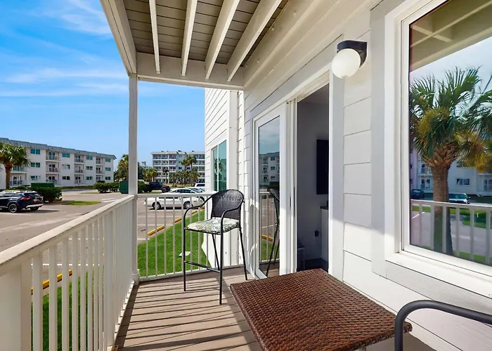 Beachview With Multiple Shared Pools Gym Hot Tub And Access Gulf Shores