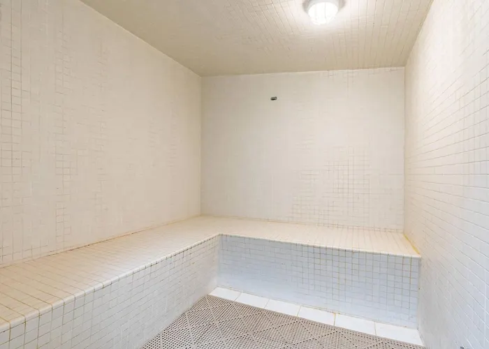 Beachview With Multiple Shared Pools Gym Hot Tub And Access Holiday home *